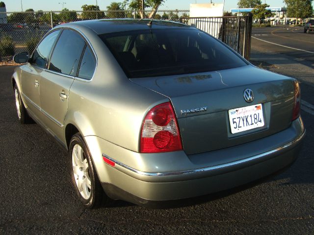 Volkswagen Passat 2004 photo 9