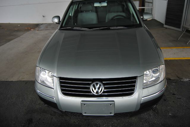 Volkswagen Passat FWD 4dr Sport Sedan