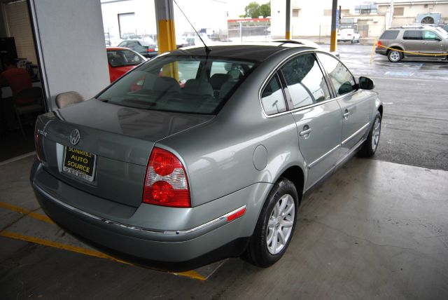 Volkswagen Passat 2004 photo 3