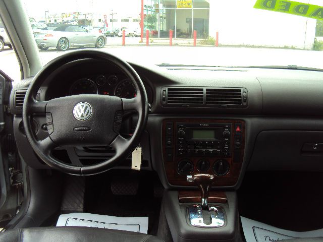 Volkswagen Passat 2004 photo 3