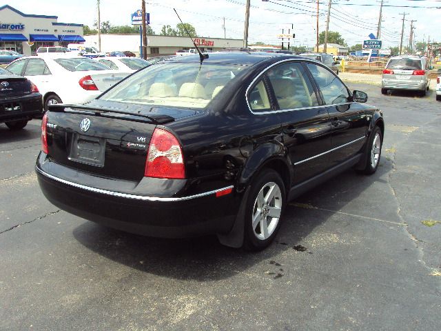 Volkswagen Passat 2004 photo 1