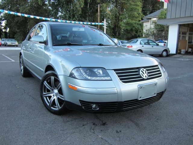 Volkswagen Passat FWD 4dr Sport Sedan