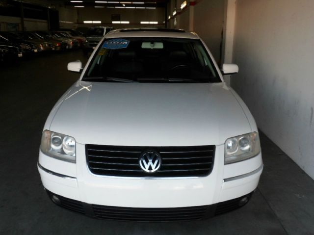 Volkswagen Passat FWD 4dr Sport Sedan