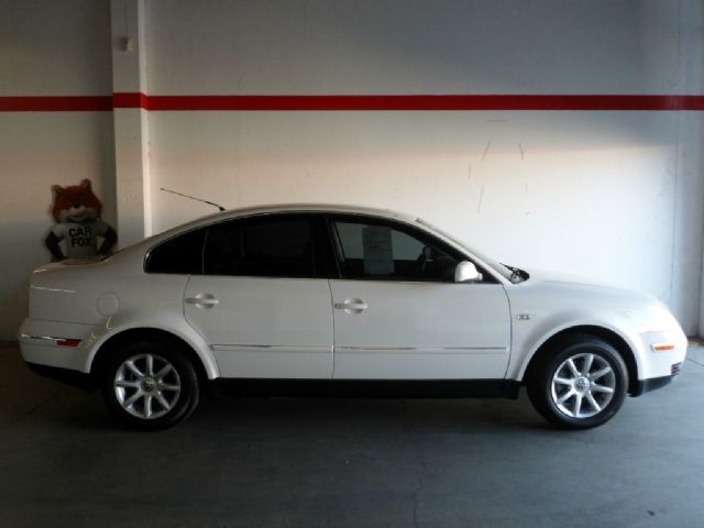 Volkswagen Passat 2004 photo 1