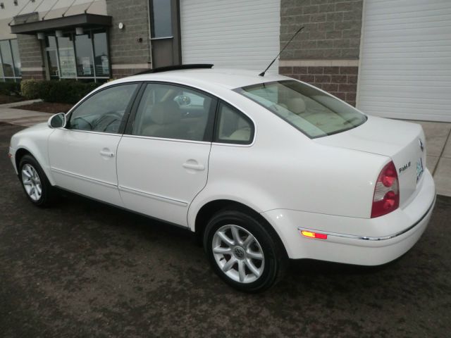 Volkswagen Passat 2004 photo 4