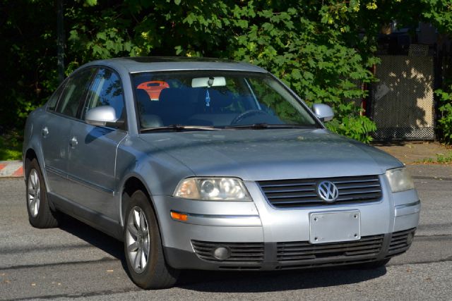 Volkswagen Passat 2004 photo 1