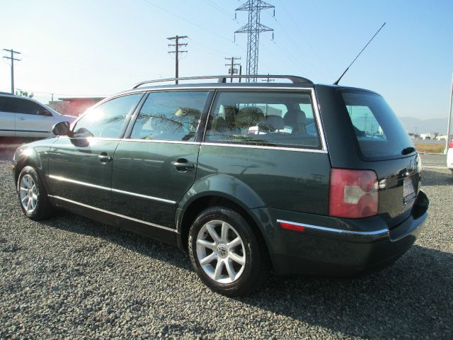 Volkswagen Passat 2004 photo 1