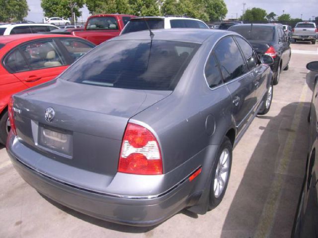 Volkswagen Passat 2004 photo 1