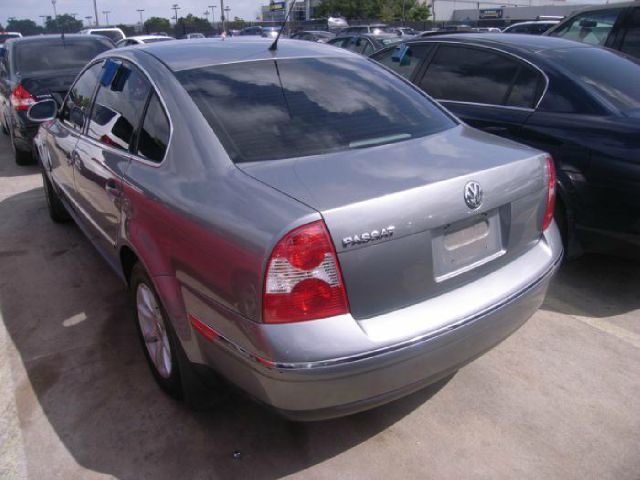 Volkswagen Passat 2004 photo 2