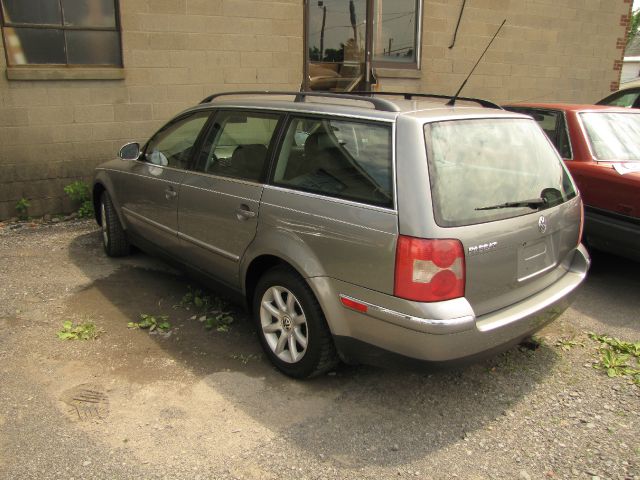 Volkswagen Passat 2004 photo 1