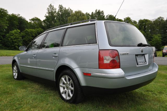 Volkswagen Passat FWD 4dr Sport Wagon