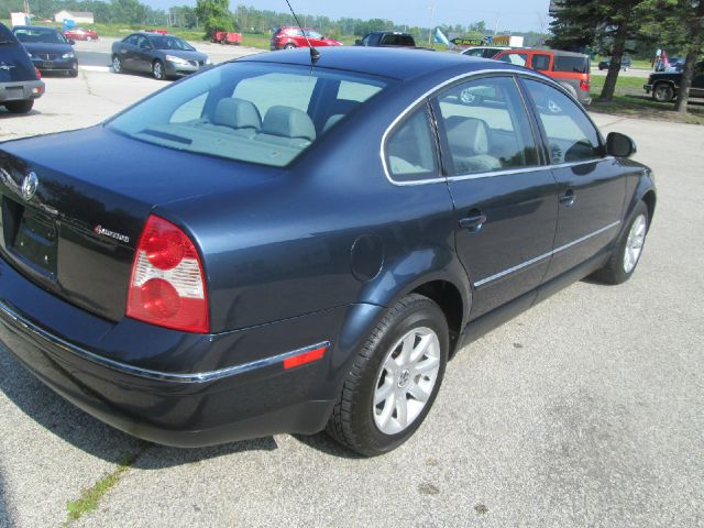 Volkswagen Passat 2004 photo 2