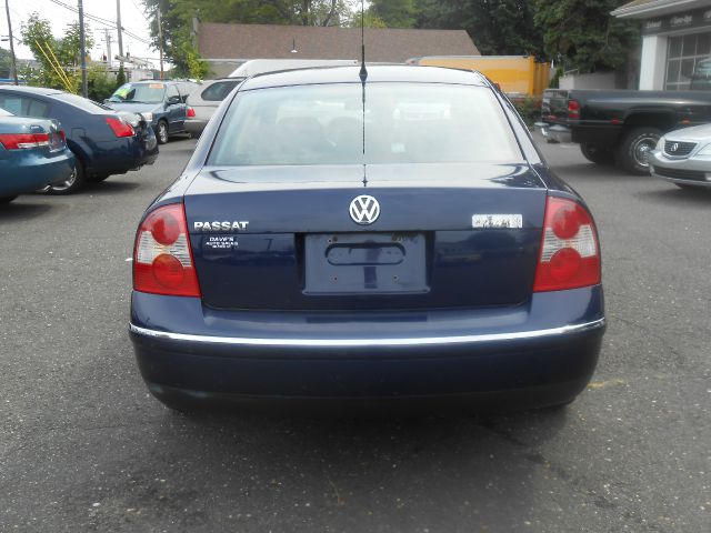 Volkswagen Passat 2004 photo 1