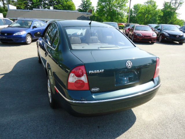 Volkswagen Passat 2004 photo 1