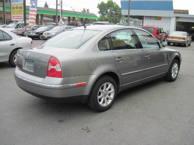 Volkswagen Passat 2004 photo 4