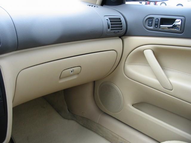 Volkswagen Passat 2004 photo 2