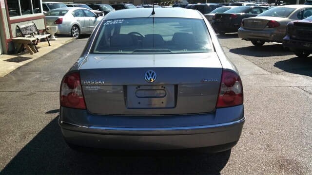 Volkswagen Passat 2004 photo 1