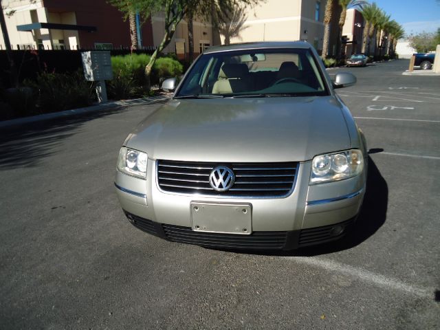 Volkswagen Passat 4dr 112 WB AWD Sedan