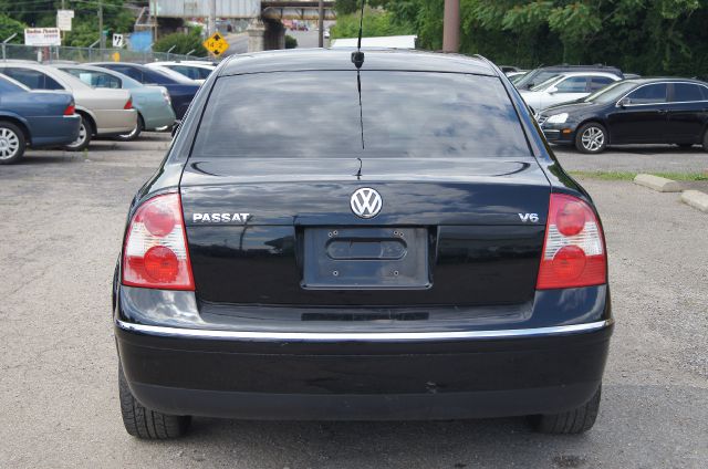 Volkswagen Passat 2004 photo 24