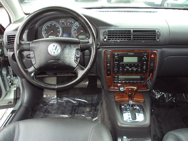 Volkswagen Passat 2004 photo 16