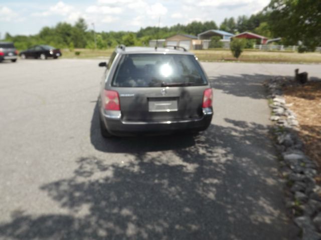 Volkswagen Passat 2005 photo 1