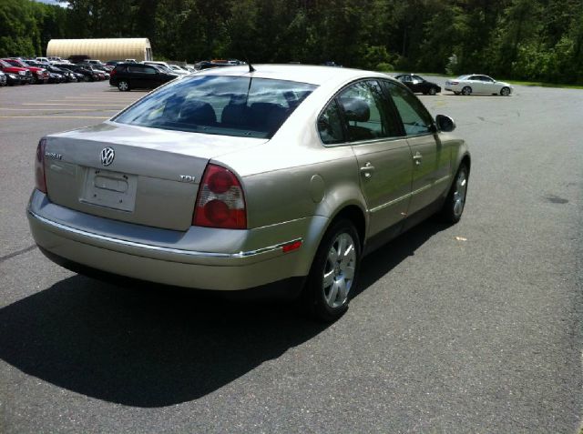 Volkswagen Passat 2005 photo 4