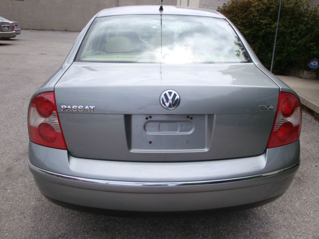 Volkswagen Passat 2005 photo 12