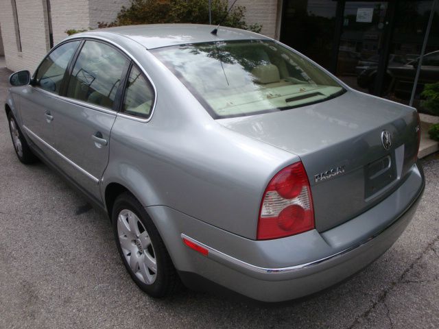 Volkswagen Passat 2005 photo 14