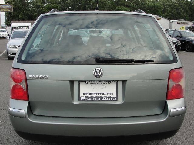 Volkswagen Passat 2005 photo 1