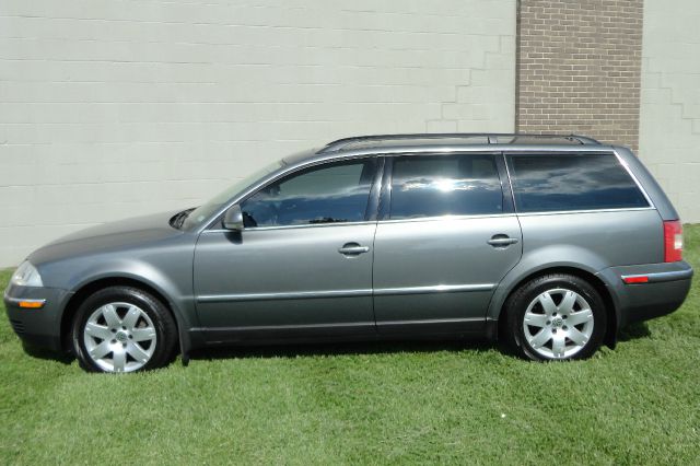 Volkswagen Passat 4dr 112 WB AWD Wagon