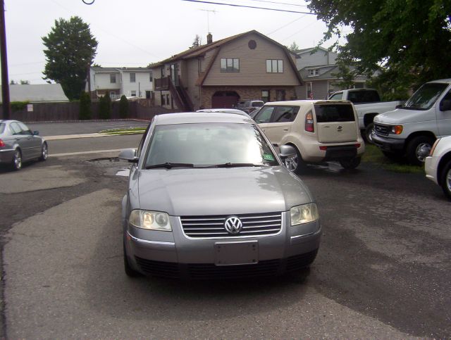 Volkswagen Passat 2005 photo 11