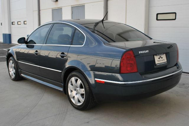 Volkswagen Passat FWD 4dr Sport Sedan