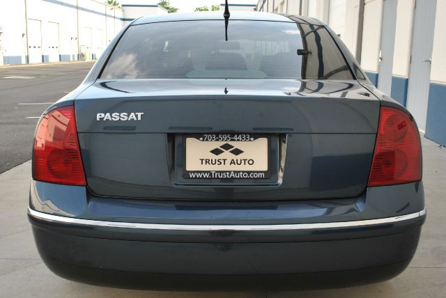 Volkswagen Passat 2005 photo 19