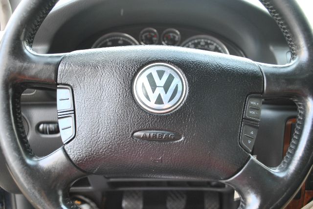 Volkswagen Passat 2005 photo 8