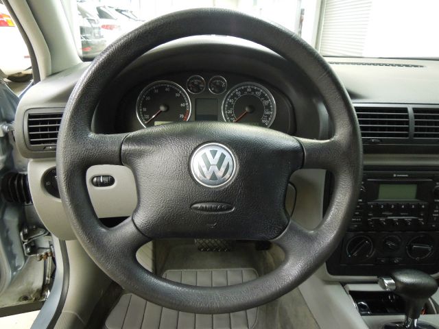 Volkswagen Passat 2005 photo 12