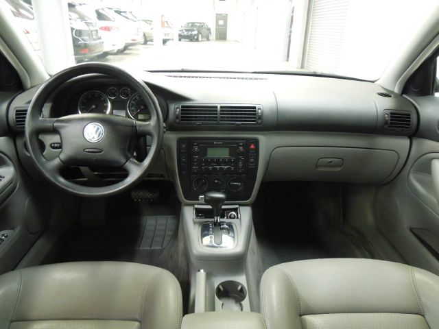 Volkswagen Passat 2005 photo 9