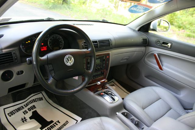 Volkswagen Passat 2005 photo 13