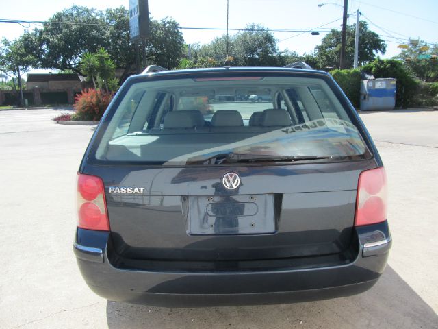 Volkswagen Passat 2005 photo 16