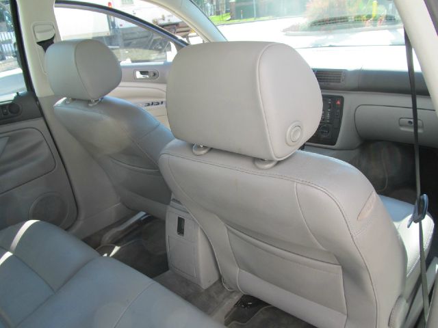 Volkswagen Passat 2005 photo 17