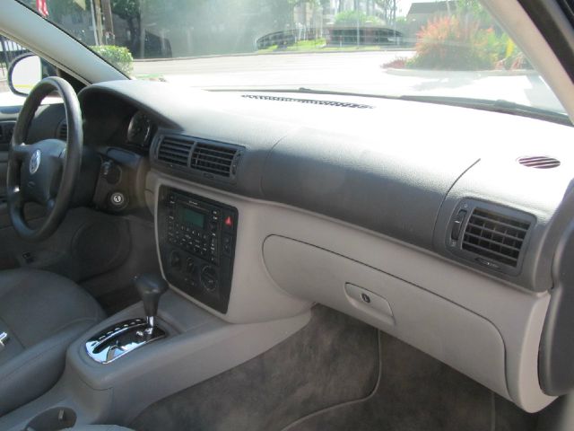 Volkswagen Passat 2005 photo 8