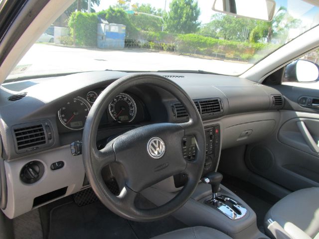 Volkswagen Passat 2005 photo 9