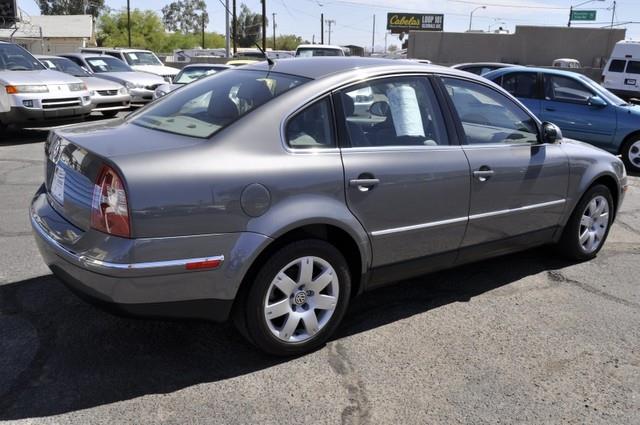 Volkswagen Passat FWD 4dr Sport Sedan