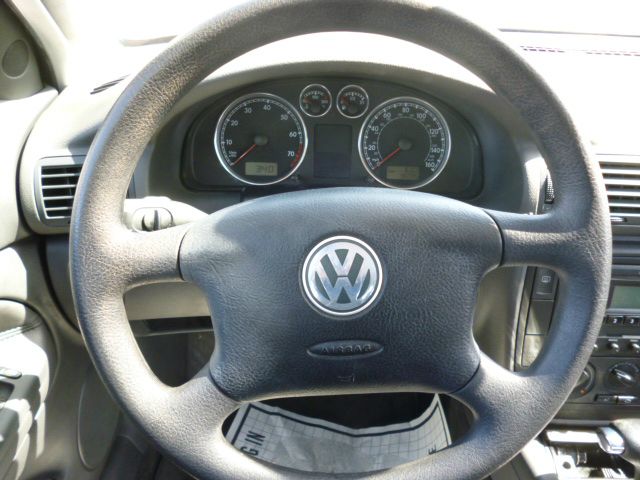 Volkswagen Passat 2005 photo 16