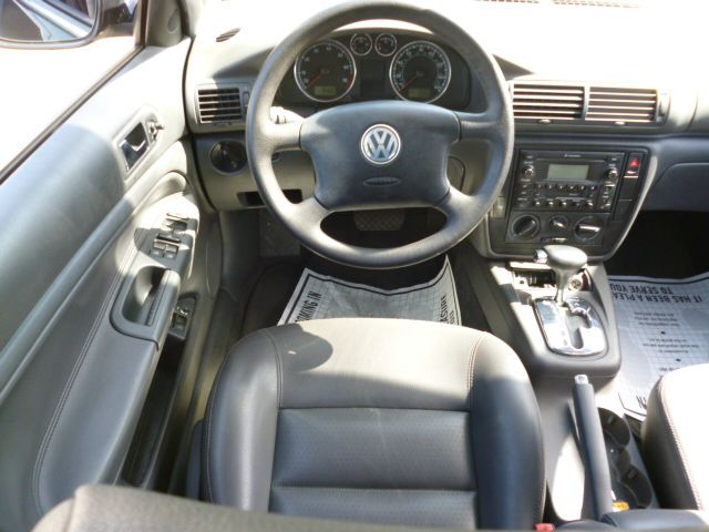 Volkswagen Passat 2005 photo 28