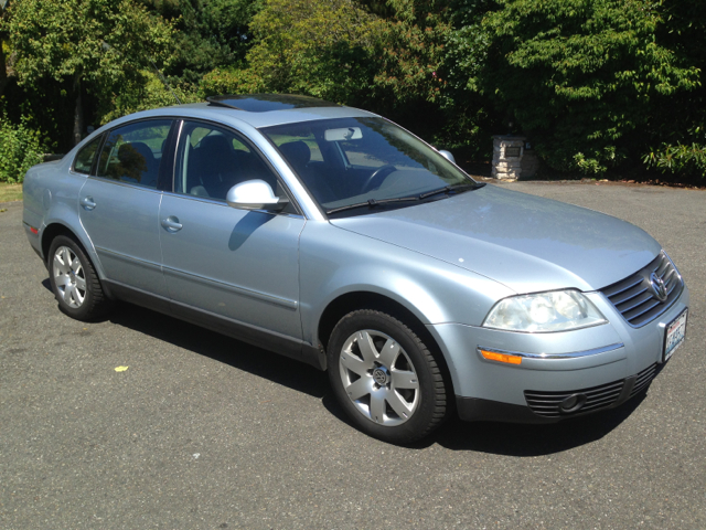 Volkswagen Passat 4dr 112 WB AWD Sedan