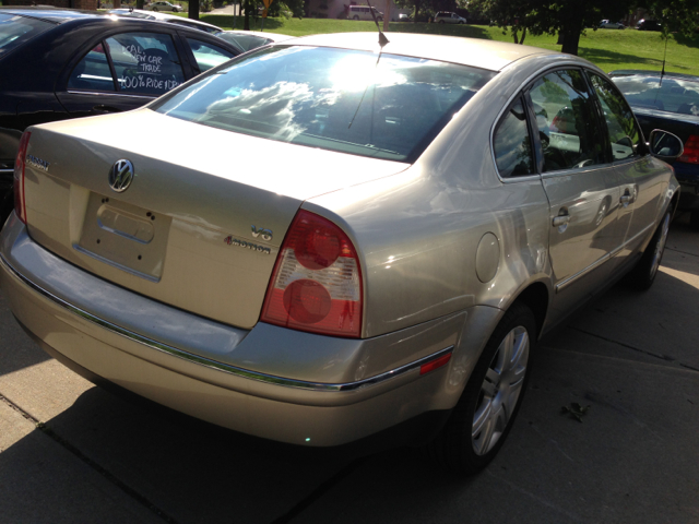 Volkswagen Passat 4WD 2dr Unlimited Automatic Sedan