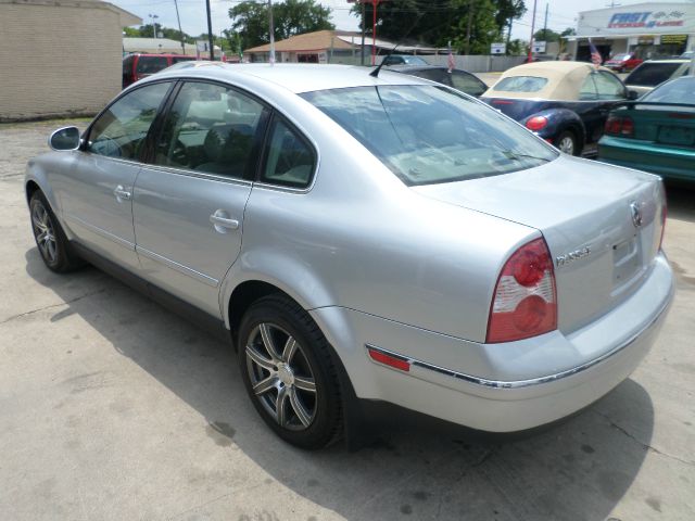 Volkswagen Passat 2005 photo 10