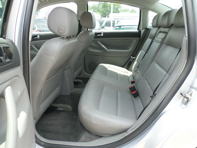 Volkswagen Passat 2005 photo 12