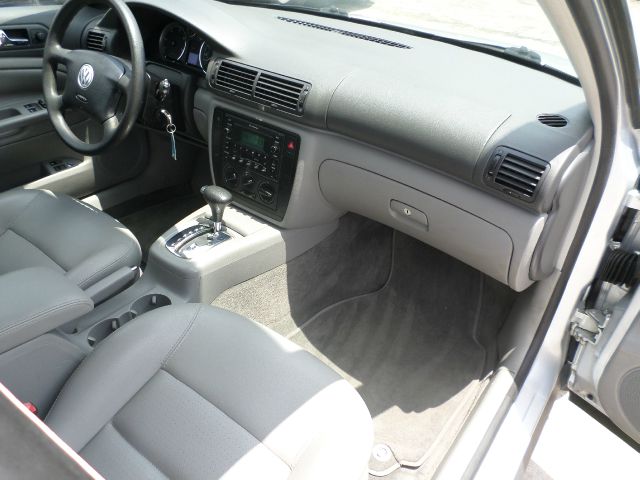 Volkswagen Passat 2005 photo 2