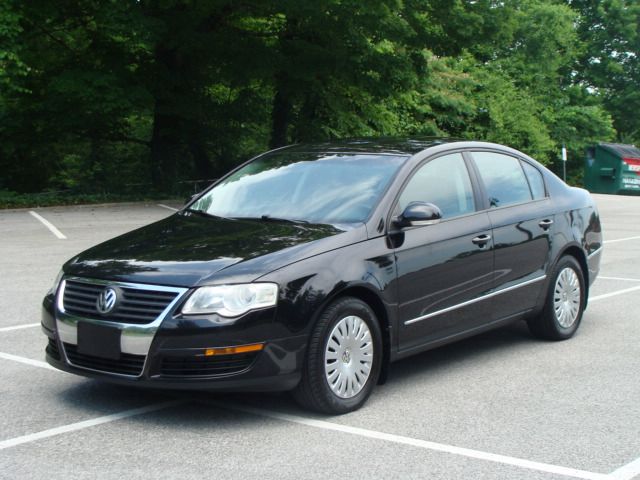 Volkswagen Passat 4DR SDN LE V6 AT Sedan